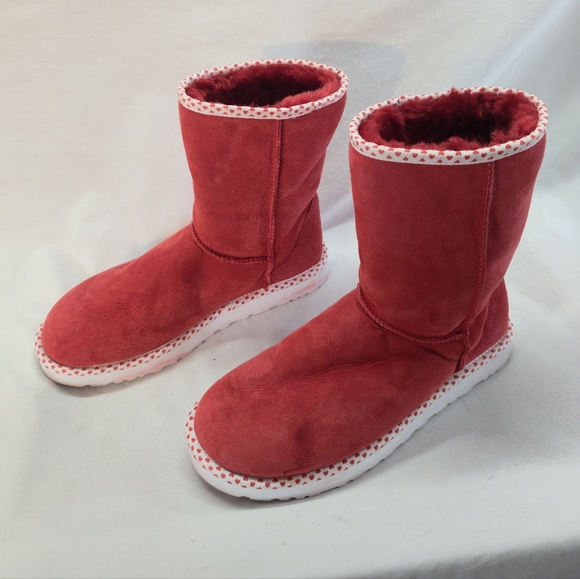 UGG Women's Size 11 Classic Short Hearts Red Hot Shearling Lined Boots - Picture 2 of 8